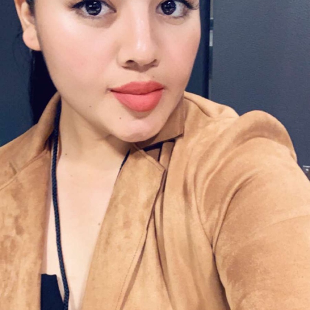 Meet your Posher, Cynthia